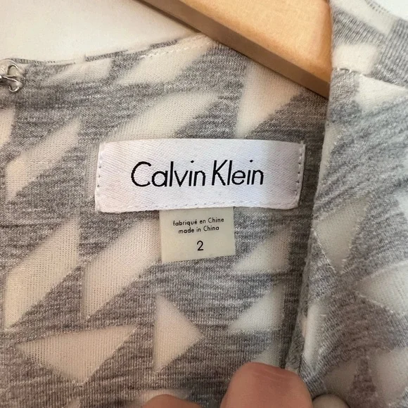 Pretty Calvin Klein - Picture 3 of 4